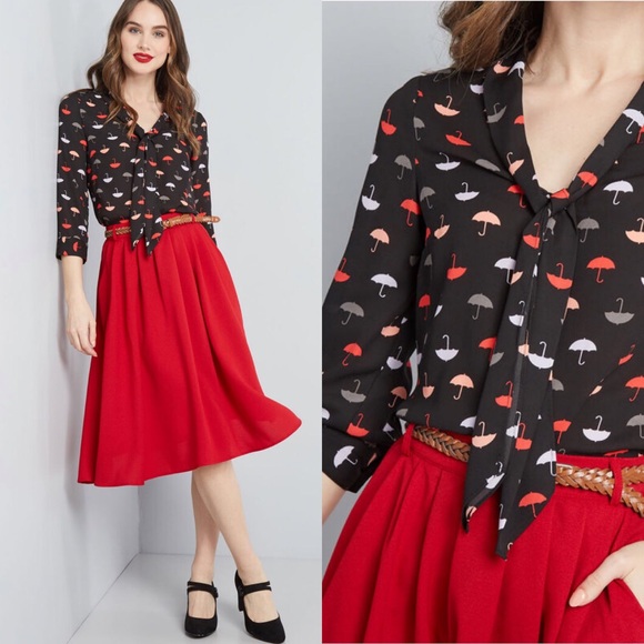 Modcloth Tops - Modcloth Pleasant Confidence Tie Neck Top Umbrella
